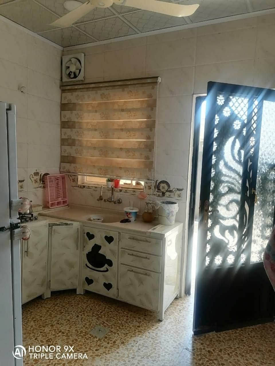 السلام عليكم الدار للبيع حي سماح ثانيه قرب مسطوصف السماح الثانيه البيت طبقين مساحه 100 متر والبيت زهور ملك طابو سعر 110 اسفسار علئ هذا رقم ***********
