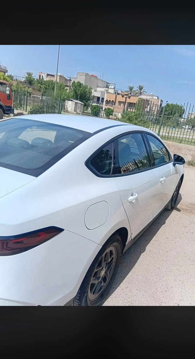 بي وايدي  2025 كن بلاس داخل زيتوني ماشيه 5 الالف فقط السياره جديده وعله وضع الشركه مكفوله كفاله عامه السعر 20و 700 وبيها مجال بسيط الرقم ***********
