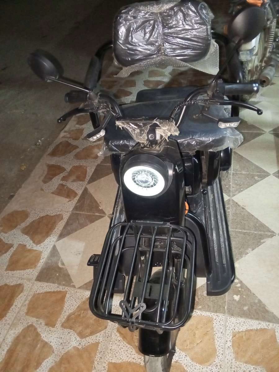 للبيع موتور عل شحن نظيف جداً ثلاث عجلات موجود في دوميز السعر 600 الف دينار عراقي  
الرقم للتواصل  ***********