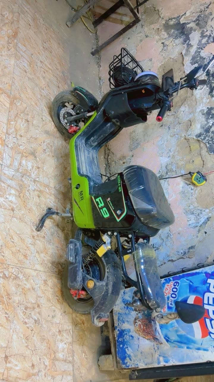 🛵 للبيع دراجة كهربائية R9 – خمس بطاريات
🔋 5 بطاريات
⚙️ 4 سرعات
🔄 عكس / R
💡 إنارة وإشارات
🛞 دسك أمامي
🧺 سلة أمامية
📌 الحالة: جيدة، بيها شوية شغل بسيط
🎮 بدون ريموت
💰 السعر: 225 ألف دينار قابل للتفاوض البسيط
📍 المكان: بغداد
السعر 225 ألف، والمجال بسيط للشراي فقط.
°°°ملاحضة عوزهة فقط عقل عطلان بيهة
عنواني الشعب تواصل) ***********)
