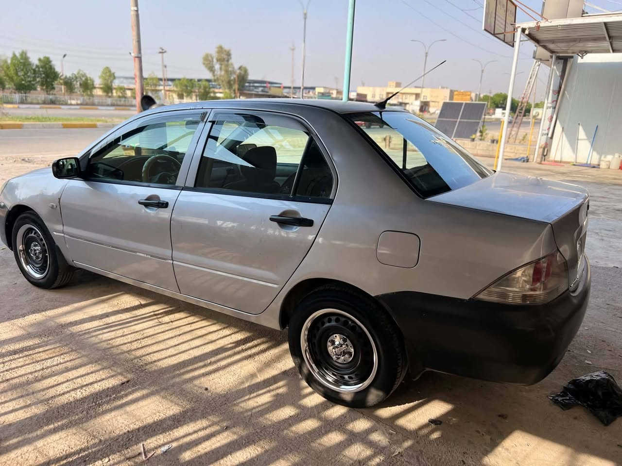 لانسر موديل 2009 حجم المحرك 2000 صبغ قطعة واحده بأسمي محرك كير صدر مكفولات عنوان سياره المقدادية شهربان السعر 67$ وبيهة مجال قليل ***********
