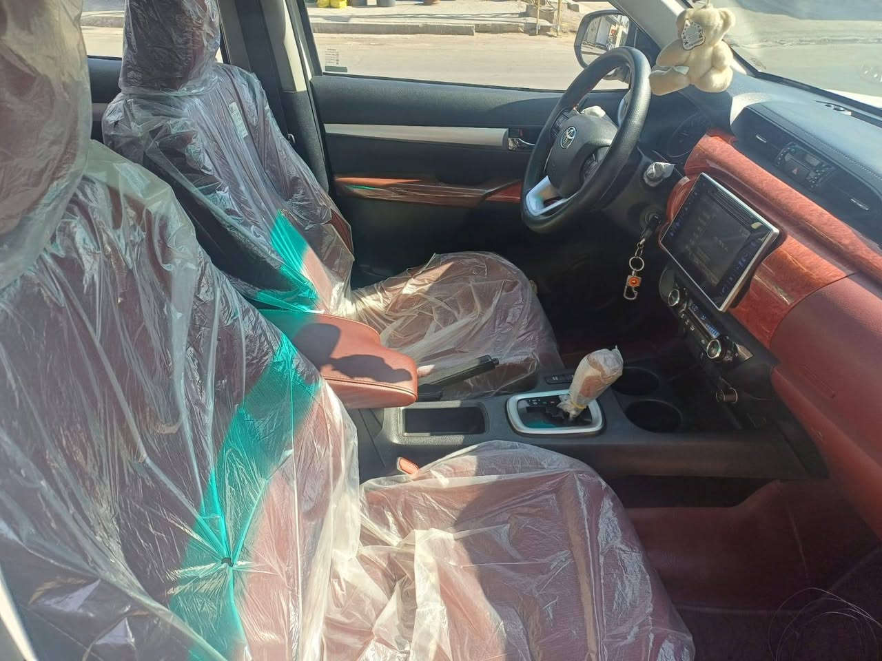 سلام عليكم عندي سياره البيع بيكم هايلوكس موديل 19 رقم بغداد دولي كير وتماتيك سياره خير  مكفوله من الله تحويل مباشر عنوان بغداد ولشراي يتصل على رقم*********** السعر2.55  وبيها مجال
