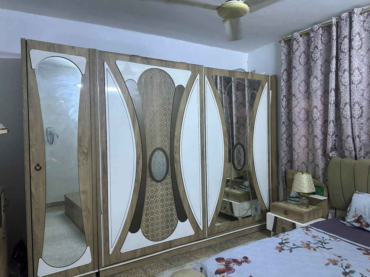 غرفة تركية للبيع مكاني بغداد نظيفة ***********
