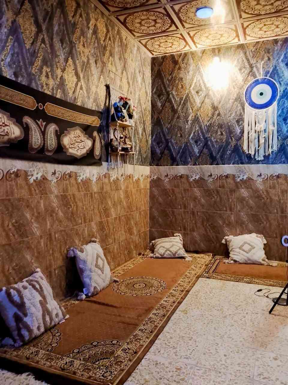 يا الله بيت🏠 للبيع 100م 
سعر 26💵معه مجال  

📋طابو زراعي سند 25 
بي قرار محكمة 
مشمول ابقرار تطويب 

قريب على شارع الصب 

البيت بناء طابوك اساس صب مسلح 
البيت يحتوي على🏠 
غرف نوم🛌
 صاله مطبخ 👨‍🍳🚪
ستقبال
 صحيات داخل او خارج 
العنوان نجف الاشرف مقابل قرية الغدير الاولى شارع🛣 الصب عمود 270 شارع مدرسه الاسراء 

***********
