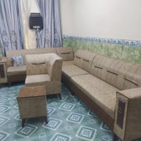 ديوان • ١٠ مقاعد • استعمال قليل