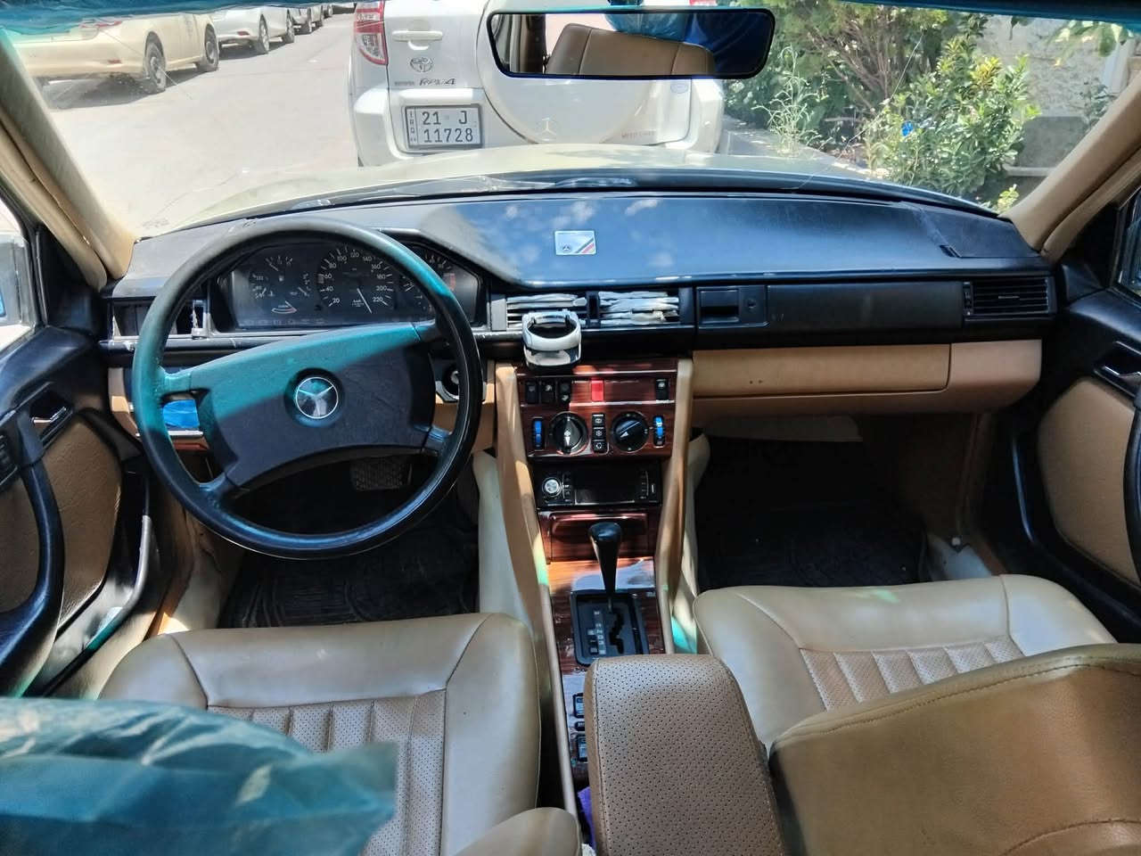 E300 
ئارمی سلیمانی                                                      ئارمەکەی ون بوە کتابی رەسمی بۆ کراوەتەوە
مەکینەی ئەرنەب زۆر مەزبوتە 
کارەبایی هەمووی مەزبوتە 
تایەی تازەیە 
ناوی زور تازەو جوانە 
سەیارەکە زۆر جاهیزە 
*********** السليمانية, العراق
