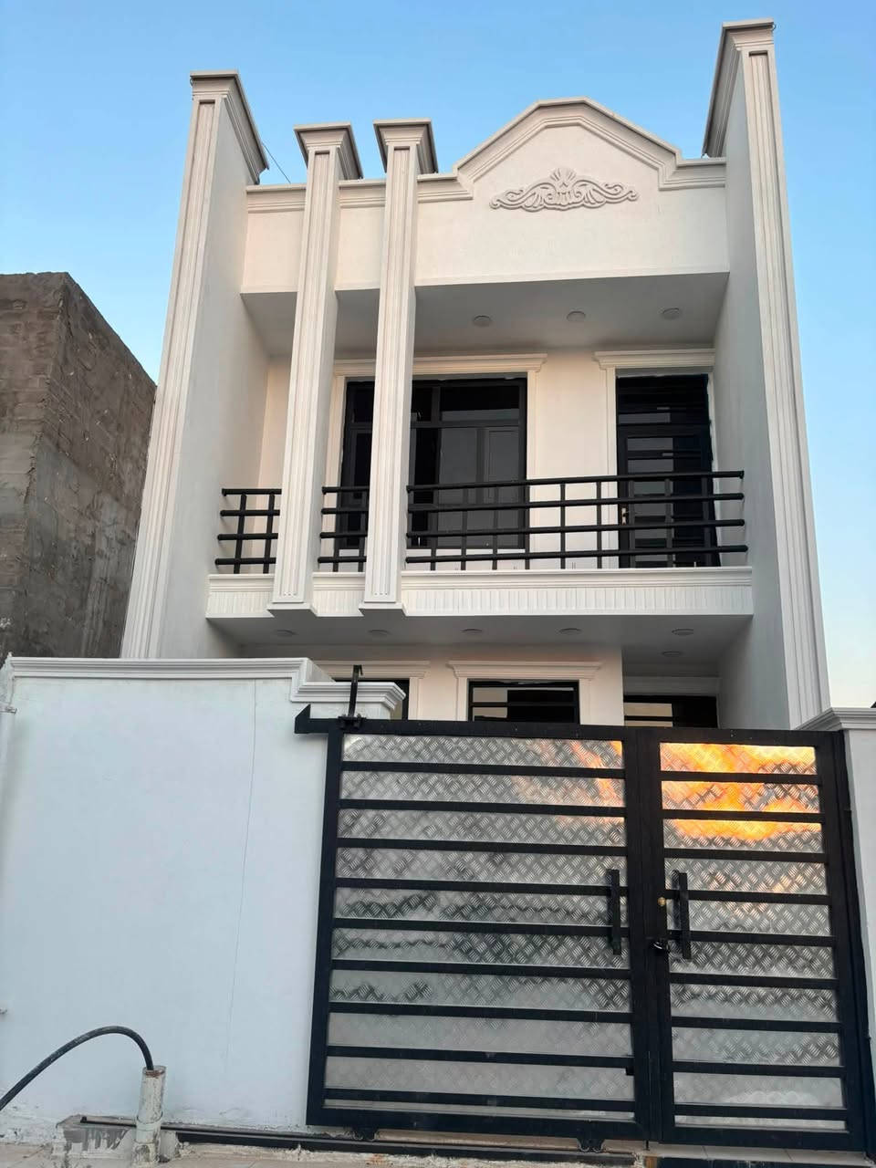 🏠 بيت للبيع – الدورة / هورجب
بيت بمساحة 100 م²، موقع مميز ومناسب للسكن.

🔹 تفاصيل البيت:
• غرفتين نوم 🛏️
• 3 حمامات 🚿
• استقبال
• صالة مفتوحة على المطبخ
• منور
• سقف خلفي

💰 السعر: 125 مليون دينار
       وبي مجال للشراي 

📞 للاستفسار والتفاصيل:
***********
