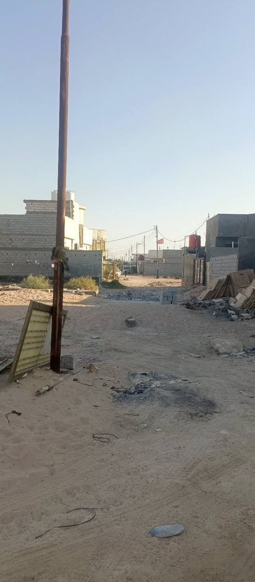 السلام عليكم بيت للبيع في الجزيرة شارع زين العابدين نزلت شيخ خالد موقع ممتاز على شارعين مساحة 180 بيع مستعجل *********** سعر 63
