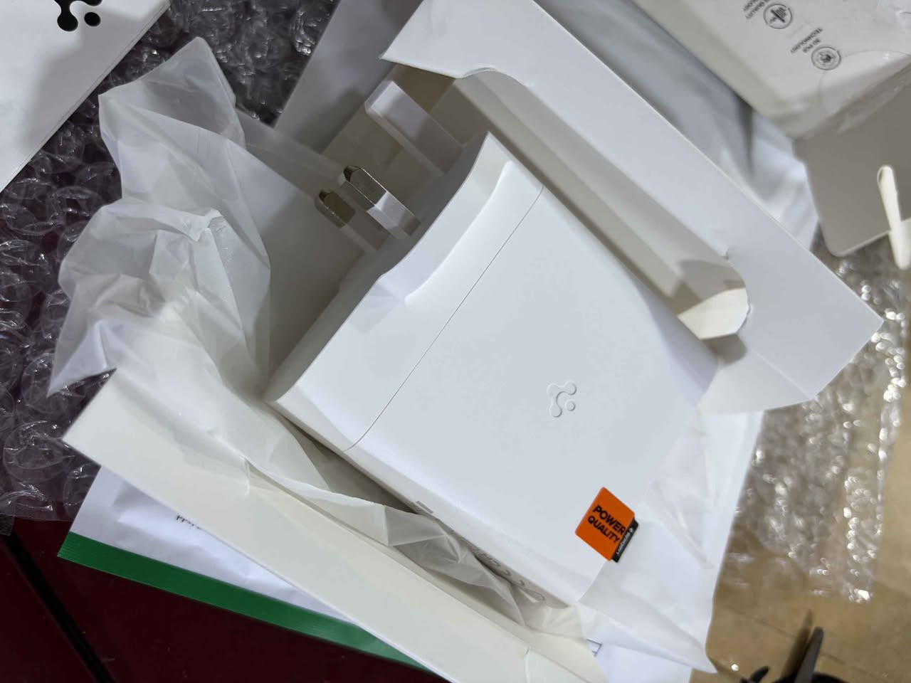 للبيع شاحن Spigen ArcStation Pro GaN 120W الأصلي
الموديل: PE2109UK
SKU: ACH06034
اللون: أبيض
المنفذ: 2x USB-C
القدرة: 120W Max
النوع: GaN (Gallium Nitride)
القابس: UK Plug
الشاحن جديد كلياً بالصندوق وغير مستخدم نهائياً
 مفتوح من الصندوق فقط
المواصفات:
شحن سريع جداً حتى 120 واط
منفذين USB-C
مناسب للابتوبات، التابلت، والموبايلات
يدعم PD / PPS
حجم عملي وكفاءة عالية بتقنية GaN
السعر: 85,000 دينار عراقي
للطلب:
خاص أو واتساب رسائل فقط
*********** بغداد, العراق
