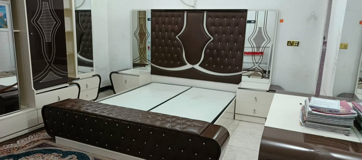 غرفة نوم للبيع بسعر معقول
***********
