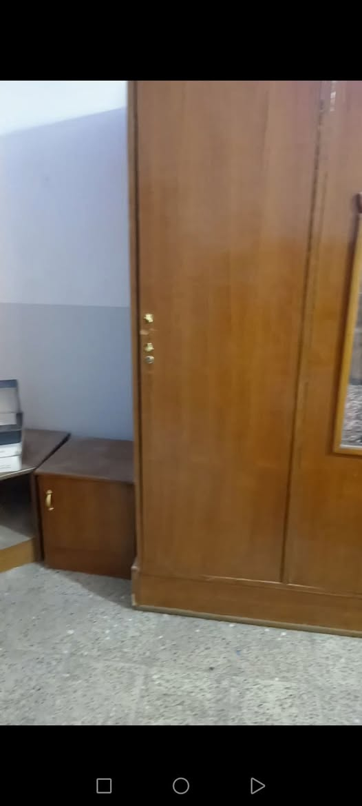 غرفة نوم 7 قطع نضيفه بس كاصين باب من الكنتور  ب175 وبيها مجال
كونفيره ب85 ضخمه
ثلاجه حجم كبير ب150 وبيها مجال
ميز و4 كراسي وطبلات 2 ب50
صوبه نفطيه صالون ب65 وبيها مجال
صوبه حمره ب30
طباخ 4 عيون ب60
زوالي كلش نضاف الوحده على 15 وبيهن زوج جوزيات
جهاز رياضي اوبتكال بي مشكله من الشمس تعبان البلاستك ويه ب30
جهاز رياضه سكس باك ب50
العاب اطفال منوعه ورحله وكرسي وخيمه شلعه ب40
تيبلام 2 قديمات ب10

والاغراض بيهن مجال للشراي
مكاني اعظميه للتواصل ***********
