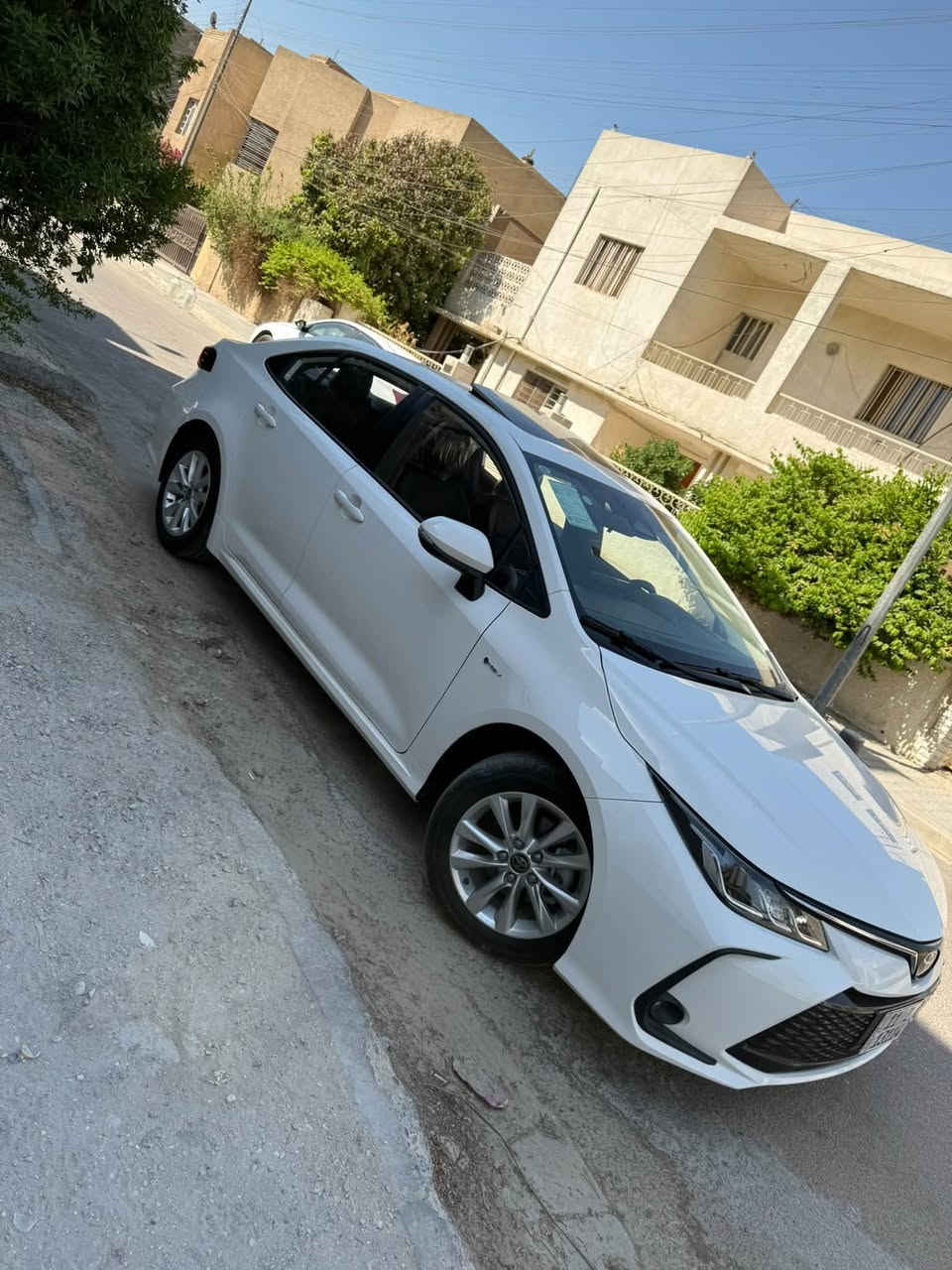 السلام عليكم
تويوتا كورلا 2025  هايبرد  شكل الخليجي مرقم بغداد الدولي الجديد  ماشيه 3 الاف كيلو فقط / بيها صبغ باب خلف السائق وتبديل باب السائق باصليه فتح زيرو وشويه بالجاملغ الامامي بدون حادث بدون دواخل 

المواصفات 

سلايد روف 

بصمه تشغيل وفتح الابواب 

داخل جلد اسود 

ويل كب 

لايت زينون / بك لايت لد 

رادار امامي 

تحديد مسار 

تبريد خلفي

السياره جديد وجاهزه ورايدها 150$ قفلها بيع فقط 

الاتصال ***********

بغداد / الوزيريه

