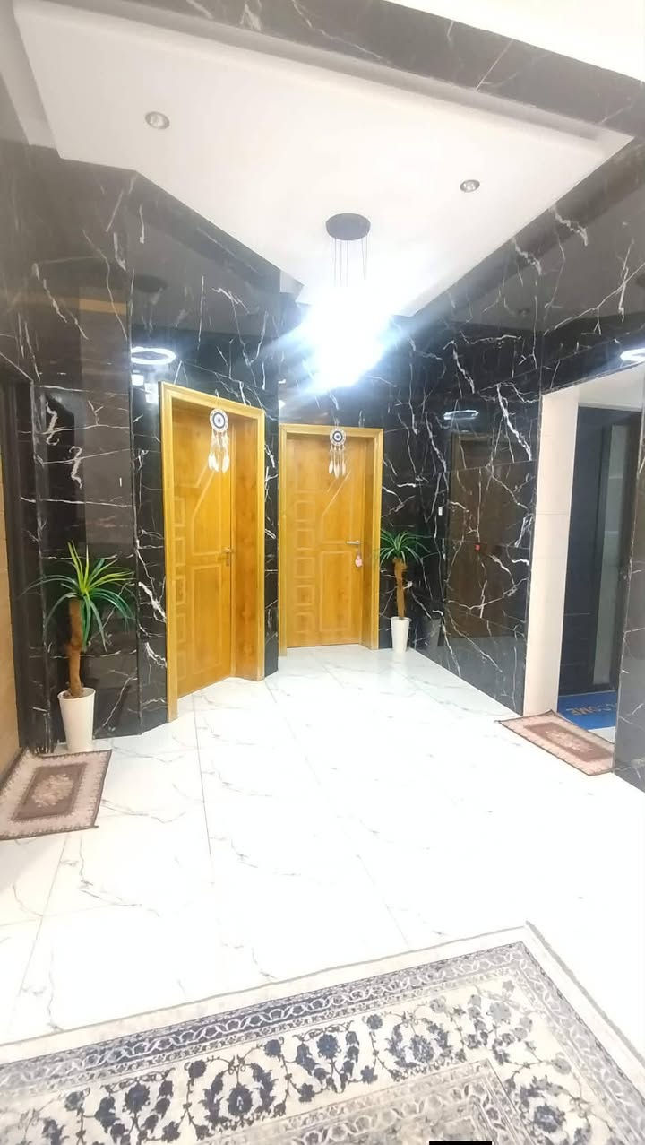 دار للبيع
📍 الموقع: الجربوعية 5000
📐 المساحة: 200 متر
🏠 مواصفات الدار:
غرفتان
صالة
مطبخ
براني
صحيات داخلية وخارجية
استقبال
🏢 الطابق الأول:
صالة كبيرة
حمامات كاملة
💰 مطلوب للإسكان: 48 مليون دينار
💳 القسط الشهري: 320 ألف دينار
📞 للاستفسار والاتصال:
*********** — حجي ستار الظالمي
*********** — محمد ستار
📍 عنوان المكتب: سوق القشلة
🏢 مكتب العدالة للعقارات

