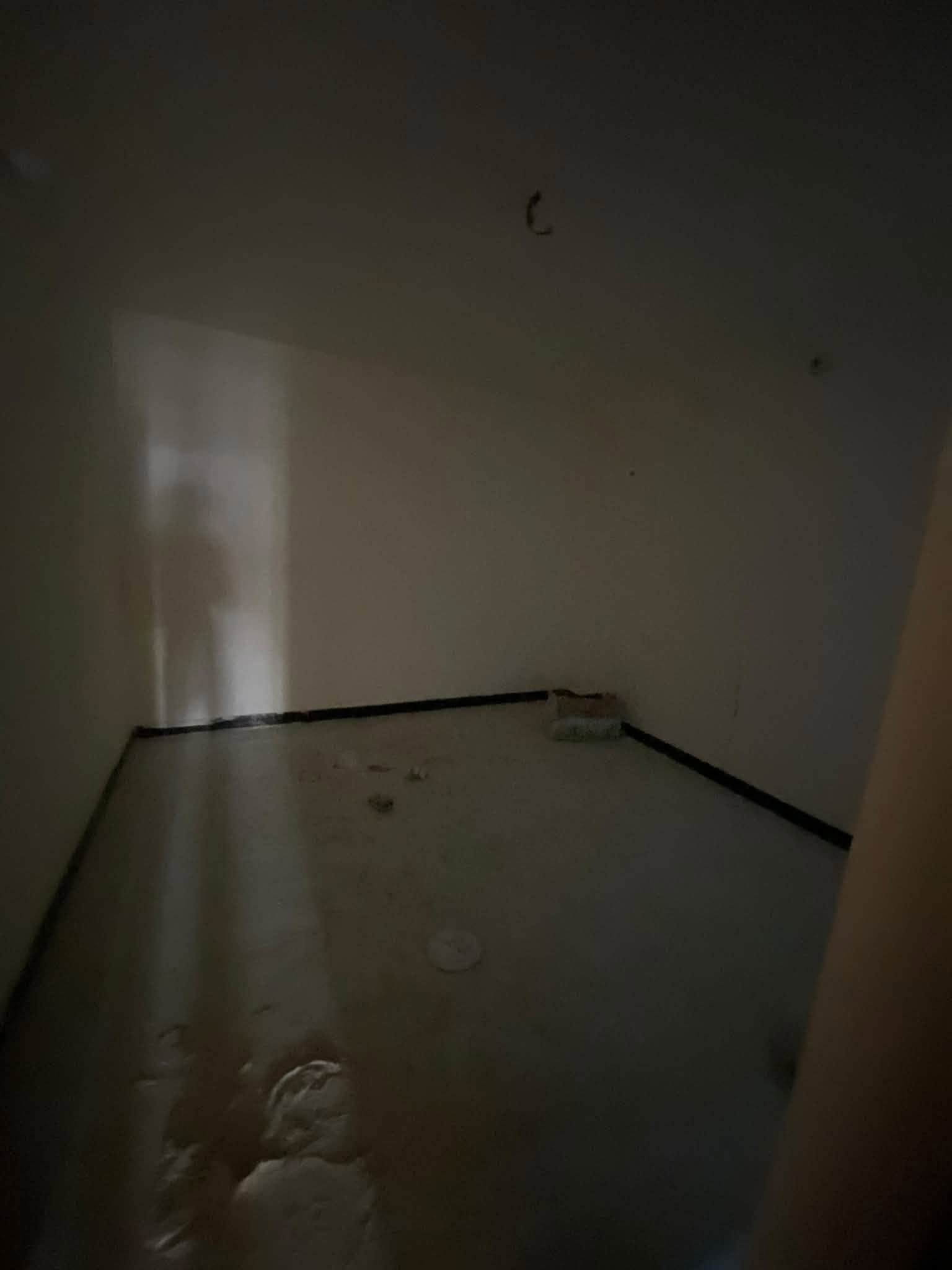 السلام عليكم. 
دار للبيع مرتب مساحه 75متر
طابو ملك صرف سكني 

طابق ونص يحتوي 
على 3غرف نوم
ومطبخ وحولي 
واستقبال 
وصحيات 

في منطقة الانتصار بغداد 
طريق الشعب الحسينية الراشدية 
للاستفسار ***********
