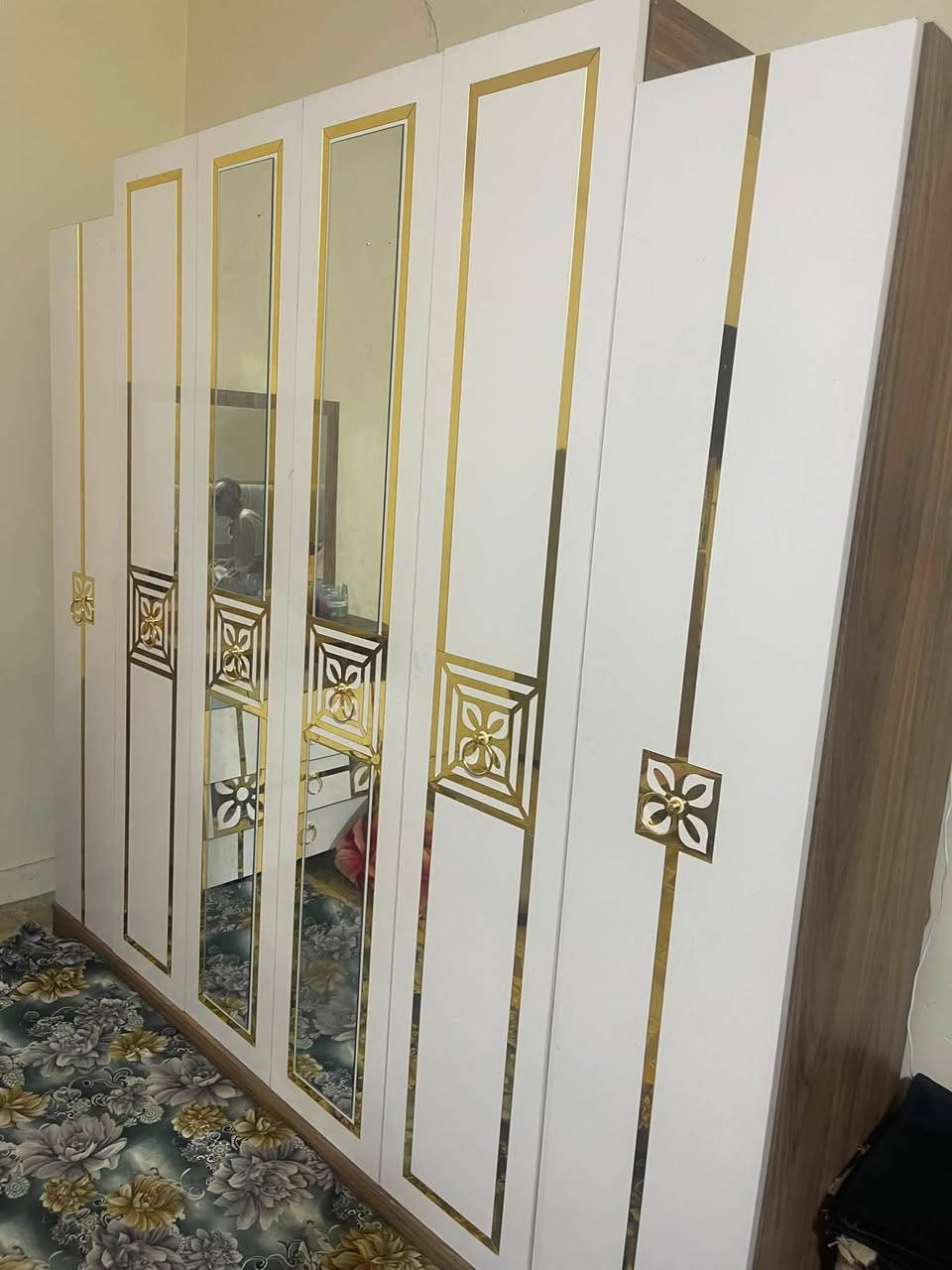 ***********سلام عليكم غرفه لبيع استفسار تصلو عله رقم
