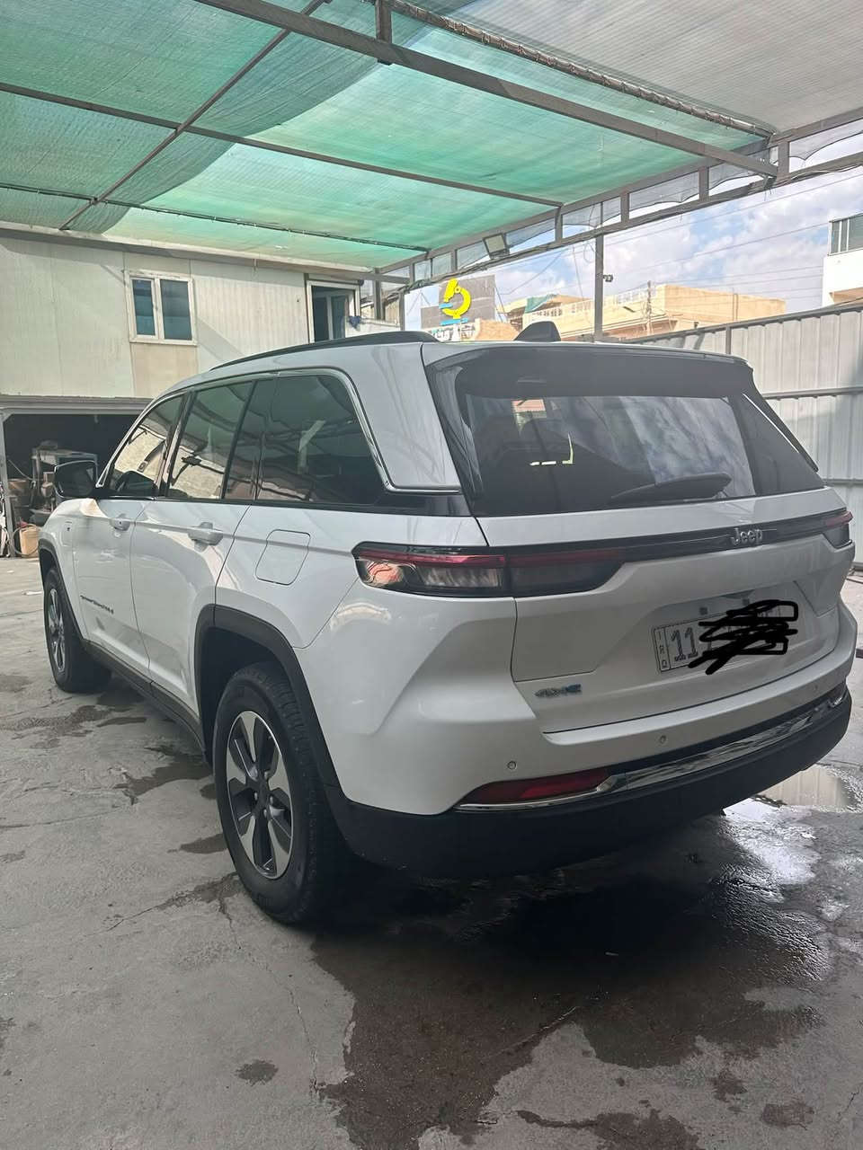 ‏  Jeep Grand cherokee 4xe 
موديل 2024 4x4 هايبرد
🚗🚗ماشية 45 الف 
رقم بغداد
كلين 
5 راكب 
‎3 انضمة بنزين +هايبرد +كهرباء
#مواصفاتها

.بصمه تشغيل عن بعد
.دمام خلفي
.كشنات جلد
.كشن السايق ميمري
.كشنات كهرباء
.صندوق كهرباء
.حساسات خلفيه 
. قطعتين تبريد 
.اشاير بالمري
.رادار امامي
.رادارات 360
خمسة وضعيات قياده
. بنوراما فتحتين
. كير ماوس
. نظام منحدرات
. هيترات بالكشنات 
.ويل كب كروم
.لايتات لد
.بكلايت لد
.كشافات
.بصمة ابواب
. نضام توقف ذاتي
فول مواصفات 1/1  بعد بيها مواصفات
السعر 31500$ 
للاستفسار اكثر الاتصال على الرقم

***********
