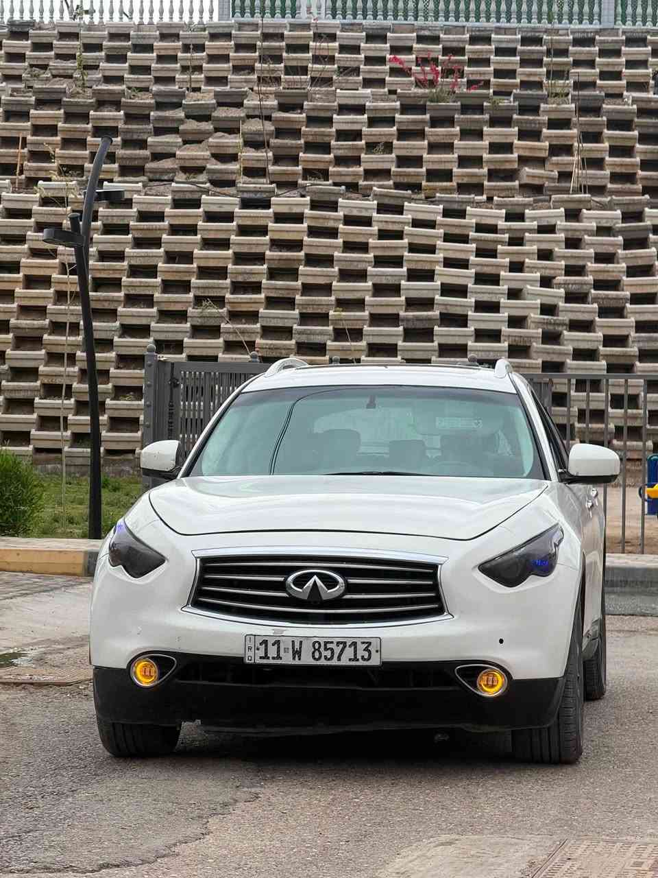 مراوس فقط شعندك نزل
انفنتي fx35 موديل 2011 

لون ابيض صدفي مصبوغة حزام 

حادث غرق مبدل ضفاير و عقول 

السيارة اصلها فور ويل محور تو ويل 

مكينة نضيفة ممفتوحة 

ادامة كاملة جديد بلكات نوزلات مجاول 

گير جديد تيست 

اكسل جديد تيست 

صدر خلفي جديد 

صدر امامي نضيف ناقصة بس دبلات 

زوج تايرات جديد 

مواصفات السيارة : 

محرك v6 vq35 

كامرات 360 

حساسات 360 

مري قلاب 

فتحة سقف 

دخول ذكي 

كشنات كهرباء جلد تدفئة تبريد 

خزن ميموري 

جنطة كهرباء 

تحكم ستيرن 

السيارة اكفلك گشر نضيف و ميكانيك بشرط 

رقم بغداد مشروع وطني جديد تحويل مباشر ثاني يوم 

للاستفسار الاتصال ***********

اذا ما تحصل اتصال عالرصيد اتصل واتساب موجود 24 ساعة
