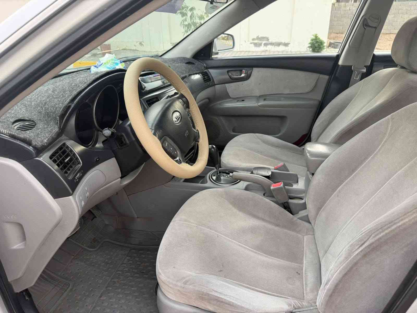 اوبتما خليجيه 
موديل 2009
السعر 93
بيها صبغ قطعتين ونص 
بدون دواخل 
رقم جديد وسنويه جديده وهزه جديده 
محرك كير تبريد حداديه كهربائيات مكفولات 
للاستفسار ***********
