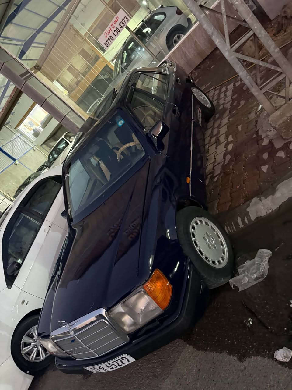 سلام عليكم مارسدس دب موديل ١٩٨٥ السيارة جوم كهرباء فتحة سقف كير محرك اكسل صدر كهربائيات كلها شرط رقم بغداد دولي رقم وسنوية وهزة جديد تحويل مباشر السيارة بيها ضربة بل جامرلغ الغلفي صفحة السكن فقط بطاين بوب نضيفة بدون عيب دوشمة جديدة صدر عريانة جدد السيارة جاهزة للبيع 42 ورقة العنوان كركوك كركوك, العراق
