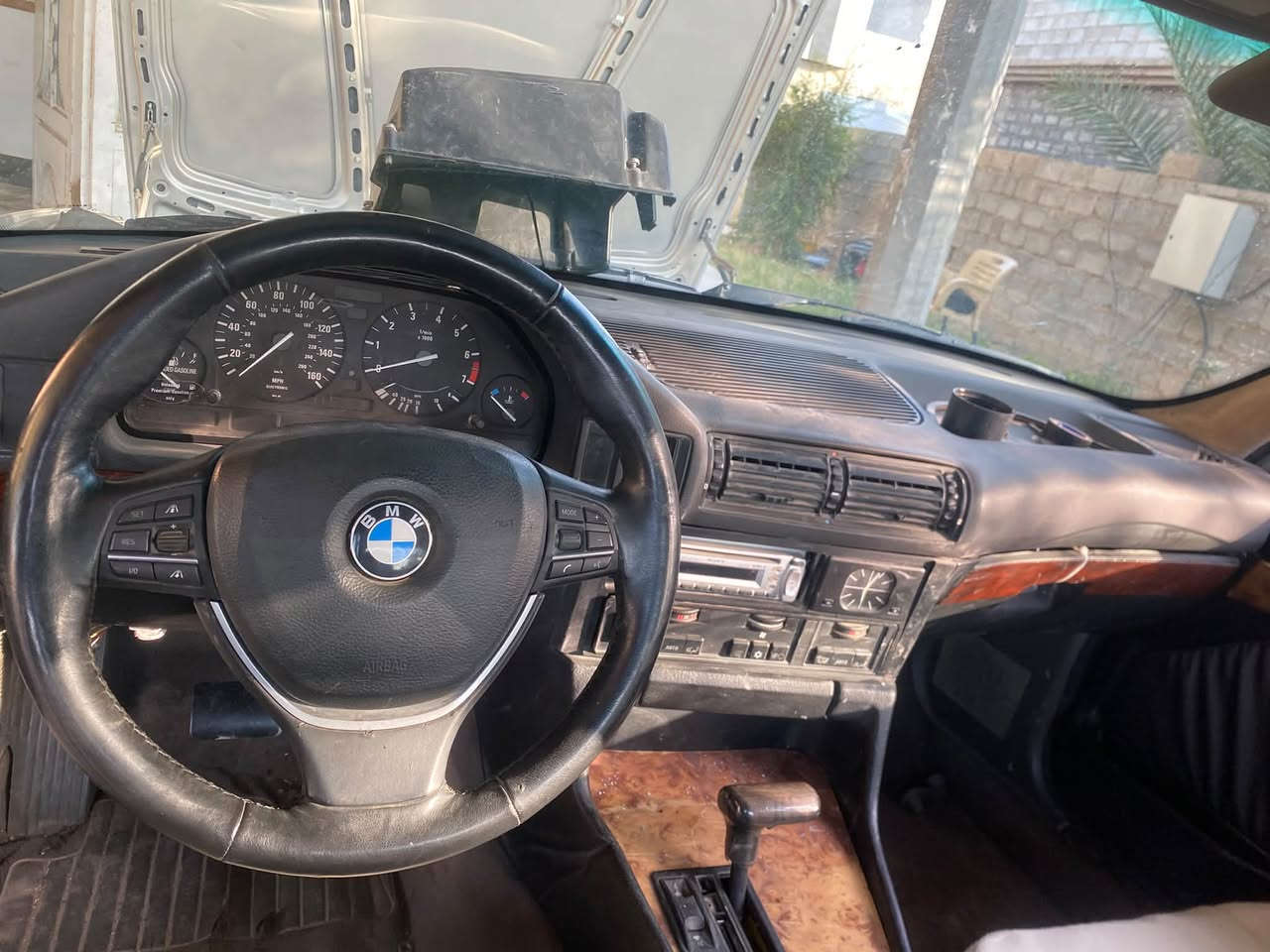 بي ام 500 محرك صقر دبل فانوص يشك الكاع السياره نضيفه حيل مشكلتهه الكير منمر ٣ مينطي نمر كالولي العقل 
السياره صبغ فقط ما بيهه قطره خويي او ضربه 
السعر 45 ورقه *********** المو شراي لا يخابرني
