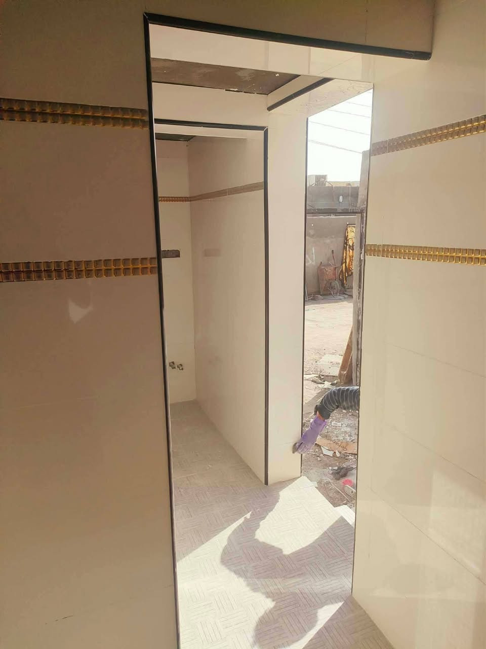 خلفه سراميك شغل مرتب متفرغ *********** بي وتساب
