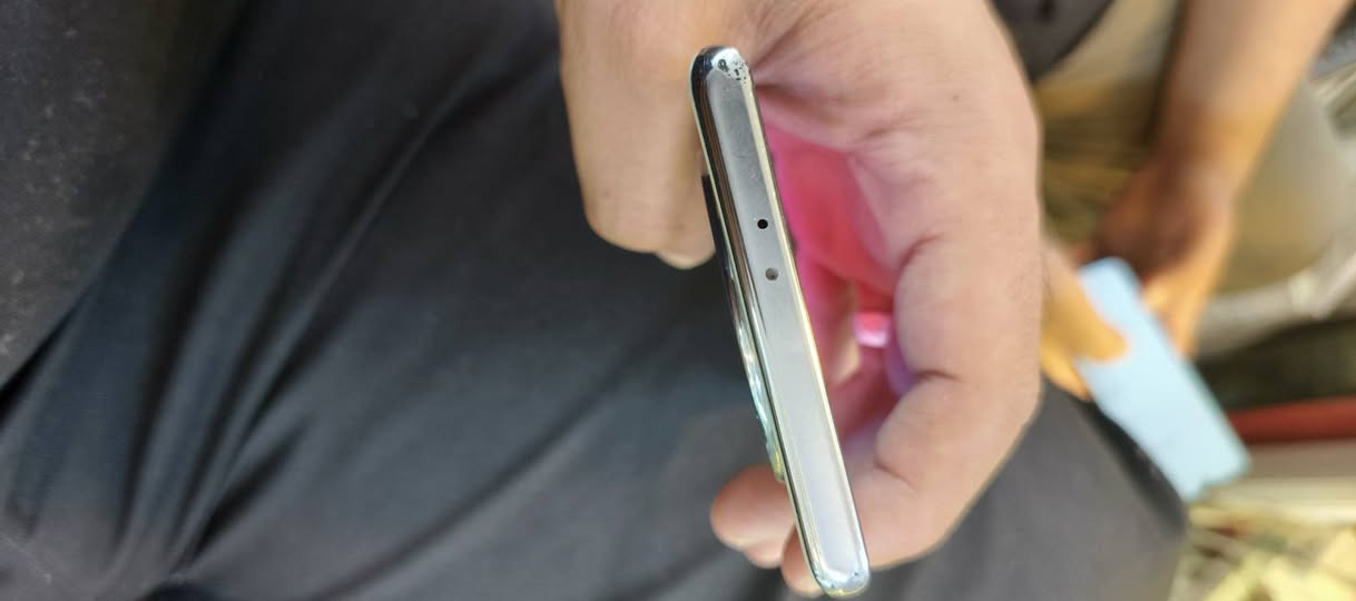 سلام عليكم شباب من رخصه الادمن المحترم عندي جهاز هونر X9aللبيع 😍
✅️  هونر x9a
جهاز ما مفتوح بس ضهر بيها هاي ضربه
جهاز كلش نضيف   ❤️

لون الابيض المميز ❤️

ذاكرته 256كيكا بايت❤️

 بطارية فول🔋 

مكان شحن شغال❤️

  ❤️ السعر 245الف مجال حق جيتك
موصل _حي شرطة 
ما عندي خدمه توصيل

 ***********

الشراي يتفضل وتساب ما متواجد على فيسبوك
