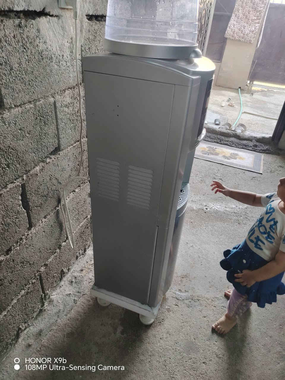 براد للبيع مستعمل اخو الجديد شرط مابي عيب شغال بس بالدبه مالته اكو فطر تكدر تخليله قاروره 65بي مجال 
***********

نص مكتوب في الصور:
- HONOR X9b
- 108MP Ultra-Sensing Camera
- O HONOR X9b
- O HONOR X9b 108MP Ultra-Sensing Camera
- HONOR X9b 108MP Ultra-Sensing Camera