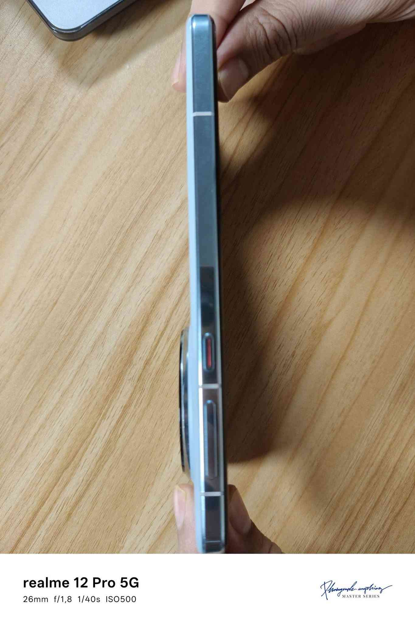 السلام عليكم
📱 للبيع Honor Magic7 Pro – شبه جديد

الهاتف بحالة ممتازة جدًا وشبه جديد، استخدام نظيف ومحافظ عليه.

🔹 اللون: سماوي

🔹 الذاكرة: 512GB

🔹 الرام: 12GB

🔹 الحالة: شبه جديد

🔹 لا يزال عليه حماية الشاشة الأصلية من الشركة

🔹 مع الكارتون الأصلي

🔹 مع الشاحن السريع

💰 السعر: 900,000 دينار 

السعر، والجهاز مناسب لمن يبحث عن هاتف فلاجشيب بحالة قريبة جدًا من الجديد.

للتواصل: ***********

نص مكتوب في الصور:
- realme 12 Pro 5G
- 26mm f/1,8 1/60s ISO400
- Photograph anything
- MASTER SERIES
- 26mm f/1,8 1/25s ISO1000
- Photograph everything
- realme 12 Pro 5G 26mm f/1,8 1/30s ISO400 Photograph everything MASTER SERIES
- 26mm f/1,8 1/40s ISO500
- realme 12 Pro 5G 26mm f/1,8 1/30s ISO400
- realme 12 Pro 5G 26mm f/1,8 1/30s ISO400 Photograph anything MASTER SERIES