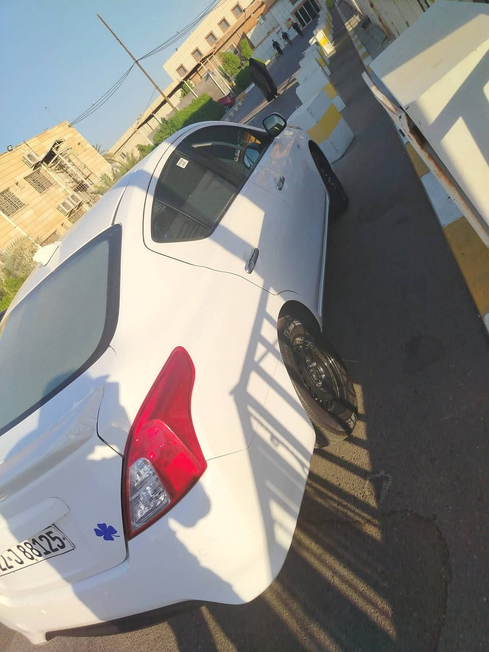 سلام عليكم نيسان 2024 بدون بليتة هندية اصل بس اجت وجبة مابيها بليتة كفالة من تبديل وصبخ ماشية90 الف سيارة حلوه  بيهه بارد قليل وشخط قليل مابين     مكاني البصرة القبلة واني خادم سعر 116بيه مجال بسيط ***********
