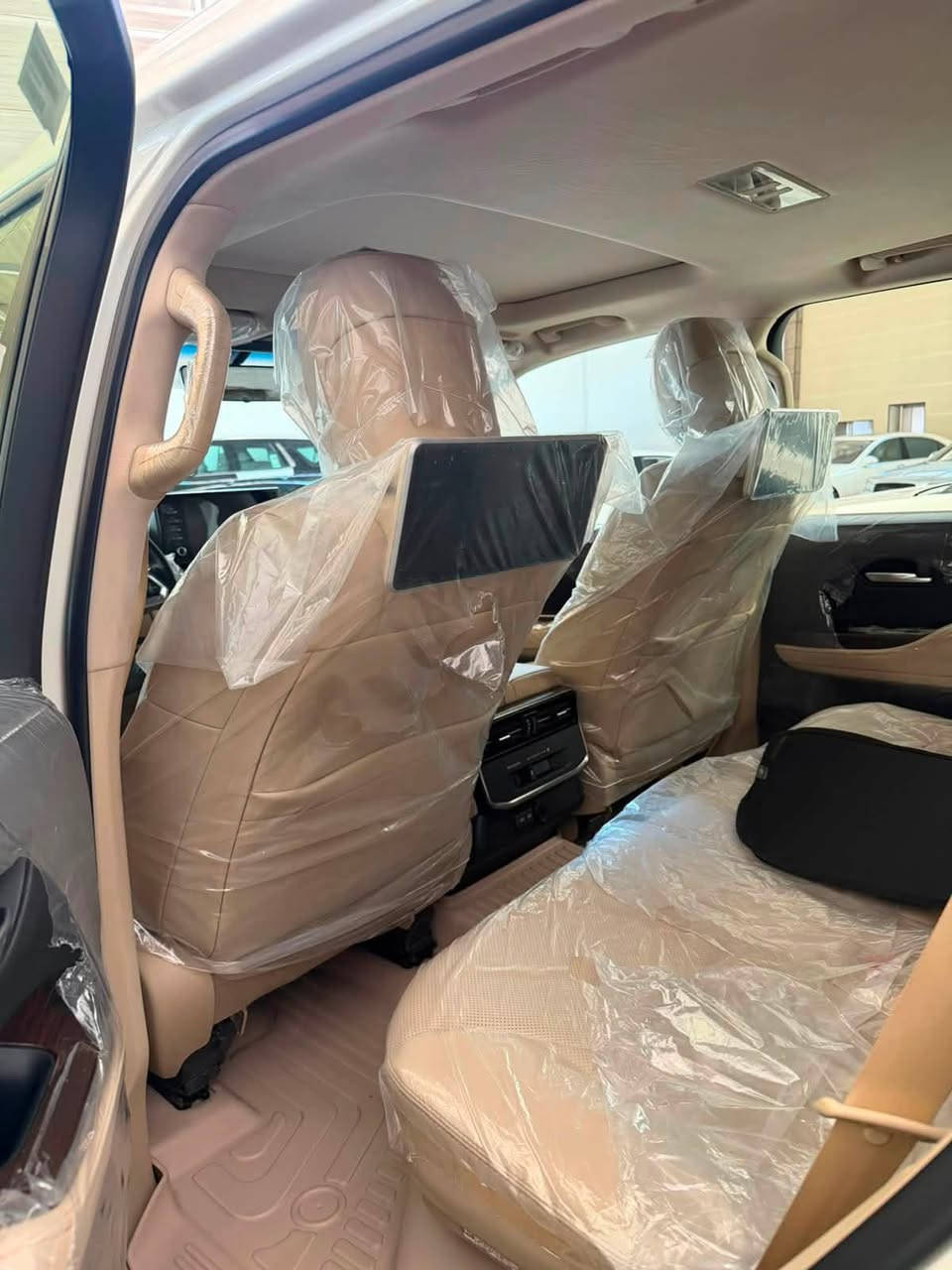 سلام عليكم 
لاندكروز GXR 2022
سبعينيه داخل ضمان شركة SAS 
6 سلندر تنفسه طبيعي 
ماشية 37 الف حقيقي
مغلف PPF امريكي ضمان 10 سنوات
كفالة عامة من الصبغ والبارد والملاحظات 
مكان بغداد 
استفسار ( ***********‬ )
