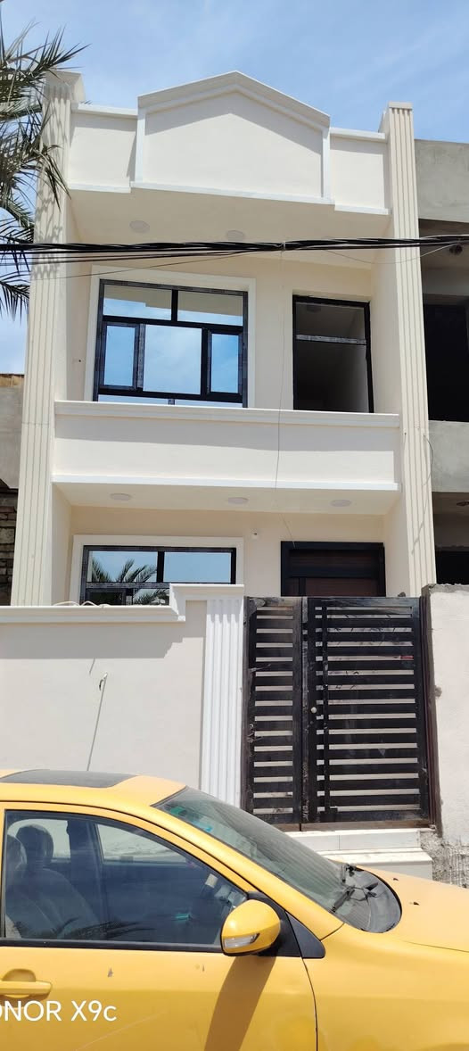 �رجاءا اقرا الوصف زين دار طابو سكني وليس زراعي. 
🏡 بيت للبيع – 
من رخصة الادمن 
بيت سكني بموقع مميز  في منطقة أكميرة، قريب من جامع الزهراء والمدارس، وشارع مبلّط متوفر فيه جميع الخدمات (كهرباء ماء مجاري
🔹 نوع العقار: طابو ملك صرف (سكني –
البناء رفت ٦٠ سنتمتر.
الأبواب قاصة تركي شبابيك المنيوم
جبهة ٤م في ١٩ م
🔹 المساحة: 75 متر
🔹 يتكون من: 3 غرف نوم وصالة ومطبخ وحولي وحمامين وطرمة وبيتونة
💰 السعر: مناسب جداً  (قابل للتفاوض)

📞 للاستفسار: (رقم الهاتف*********** بغداد, العراق
