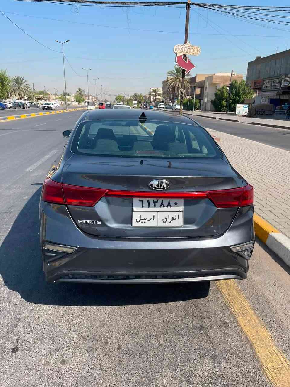 سلام عليكم فورتي ١٩ للبيع ضربه جنطه وهنا طخات رقم سنويه جدد السعر ١١٠ مكانه بغداد السيديه ***********
