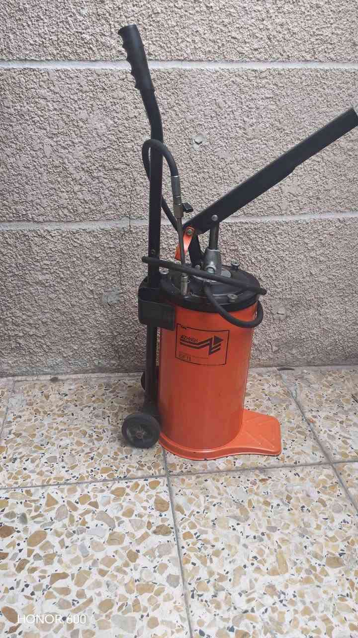 مضخة شحم • ١٠ كيلو • استعمال قليل