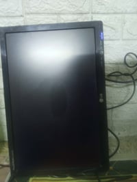 شاشة حجم 19للبيع فلان شاشة حاسبة أو كاميرات فقط فتحة vga  اتصال 077284...