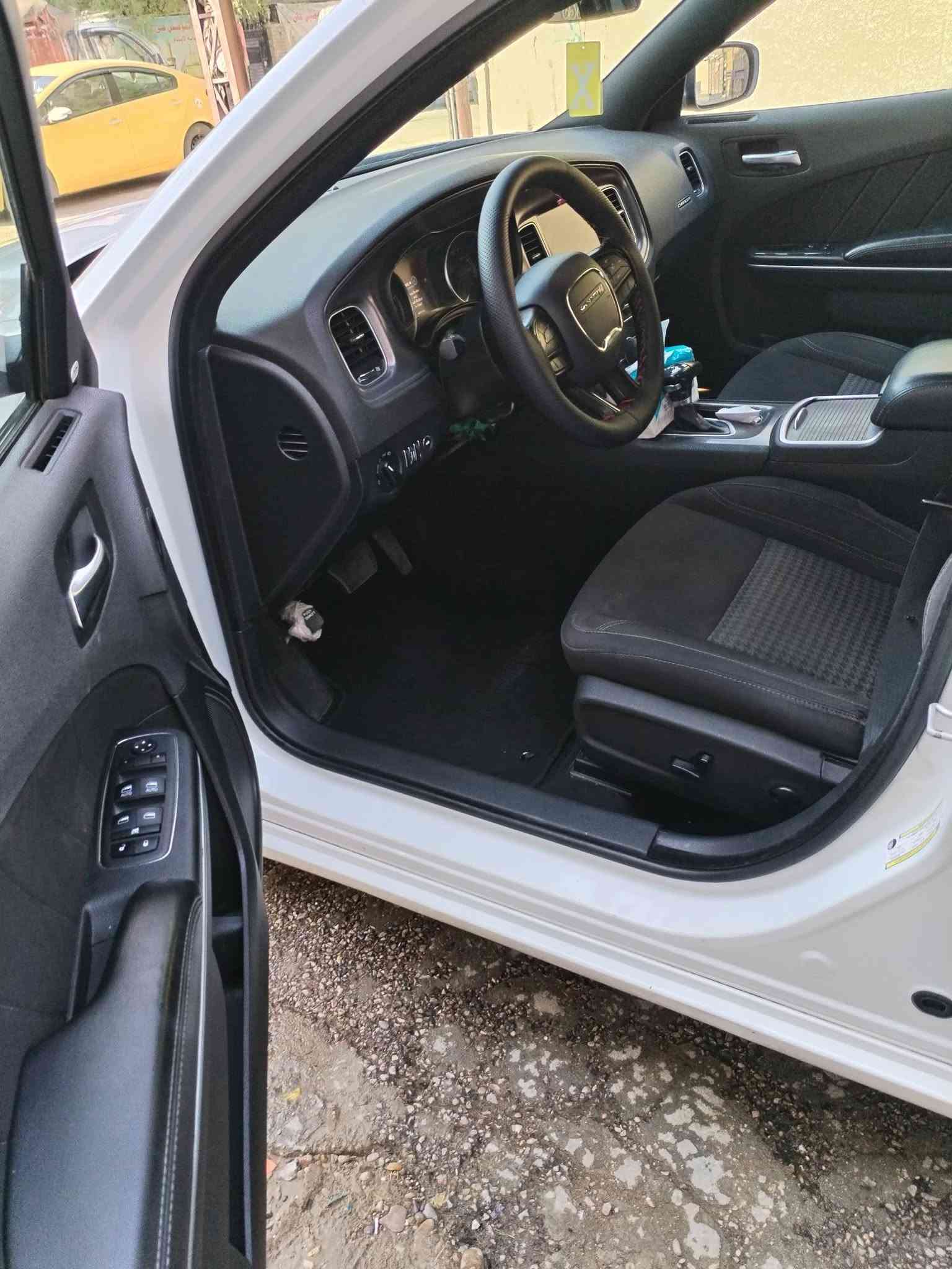 تشارجر SXT • وارد امريكي • خلفي متضرر