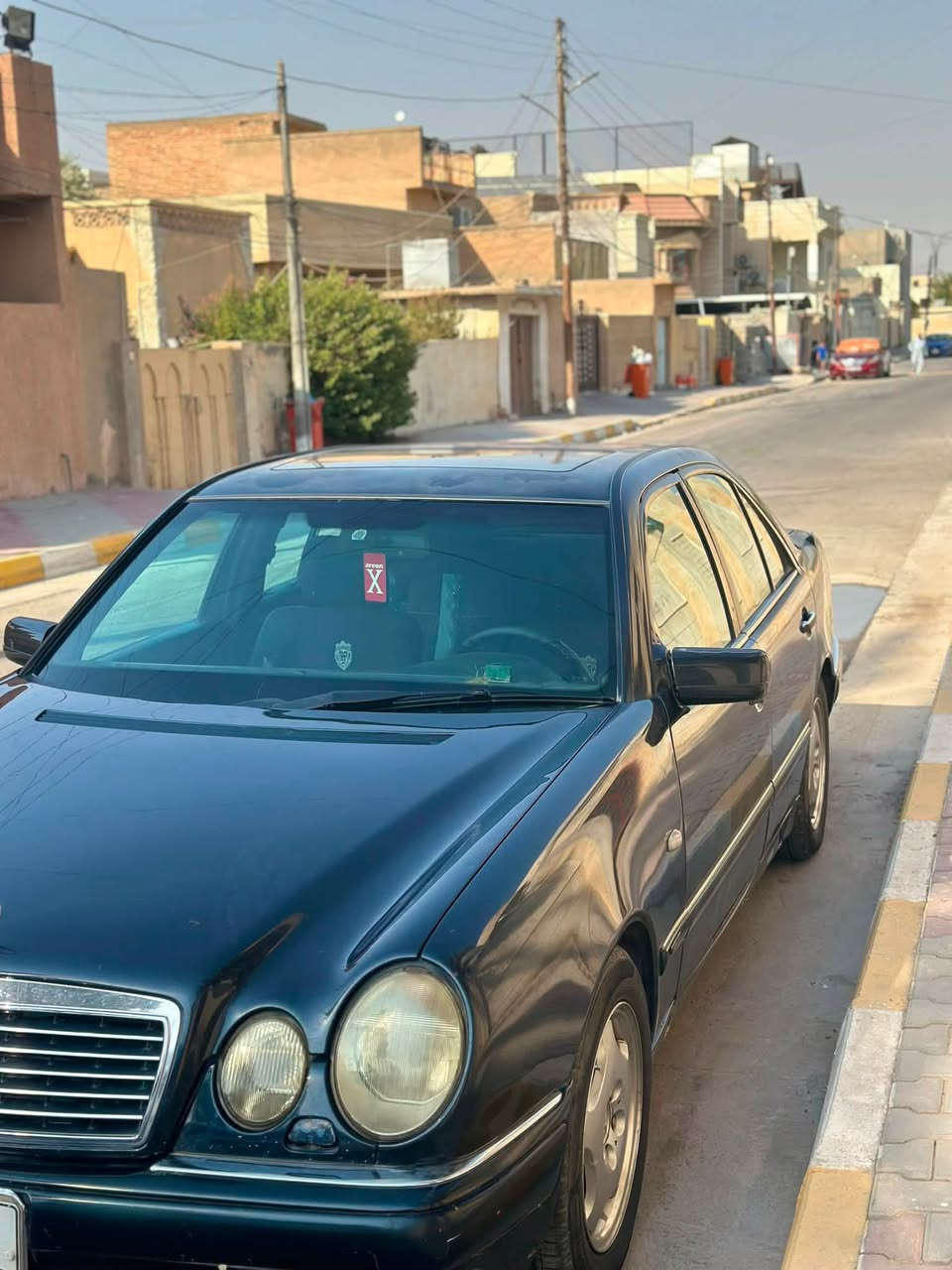 السلام عليكم.. للبيع ..المكان صلاح الدين تكريت
مارسيدس ام عيون 96 E320 محرك عدل خراطيم 
رقم نينوى مشروع وطني بأسمي السنوية تنتهي بعد سنة
السيارة محرك وگير وتبريد فوووول 
السيارة مامصبوغة بلادي ولا بيها معجون
حتى بيها طخات بسيطة عايفها على وضعها
بيها مشط ستيرن يذب دهن وهاي مشكلة ام عيون
يعني ينرادلها تبديل مشط ستيرن

السعر 85 ورقة من الاخير

الشراي يتواصل واتساب ***********
