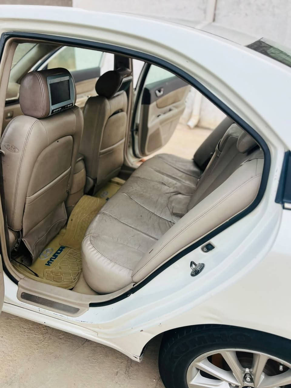 🚗 للبيع سوناتا 2006
📍 رقم بغداد مميز وباسمي
🔧 محرك 6 سلندر
🎨 مصبوغة بالكامل أثر جراد
🌞 فتحة سقف
💺 كشن كهربائي
⚙️ المحرك مفتوح
📍 مكان السيارة: الناصرية – قلعة سكر

السعر 85 وبيه مجال. 
التواصل على الرقم ***********
