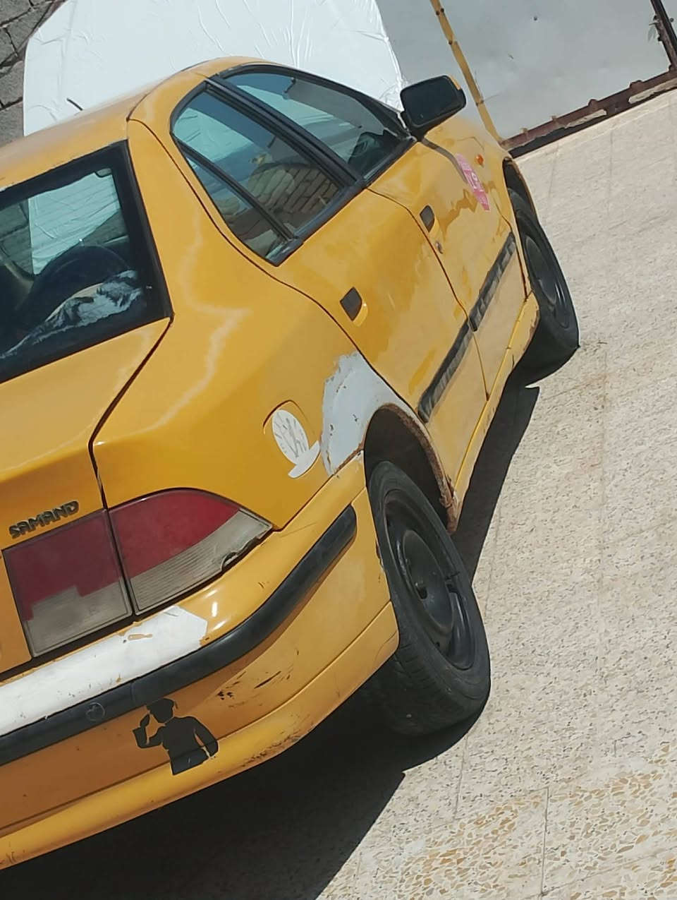 للبيع سمند موديل ١٢ رقم ألماني سنويه مجدده سياره شغاله وجاهزه كير ومحرك وحداديه وتبريدشغال السعر ٢٠ ورقه وبي مجال للاتصال ***********
