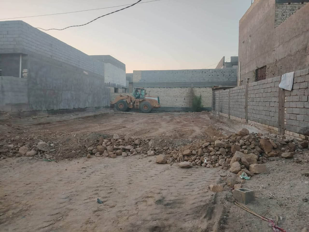 📢 للبيع قطعة ارض - الاسكندرية 📢
حسين للعقارات - ***********

المواصفات:
 •  📐 المساحة: 200 م² 
 •  📏 الواجهة: 12.25 م 
 •  📏 النزال: 17 م
 •  📍 الموقع: الاسكندرية - تبعد 130م عن نفق الاسكندرية و شارع يا حسين
 •  🏠 الموقع: صايرة بين بيتين - منطقة سكنية
 •  📄 السند: طابو زراعي
 •  ⚡ الخدمات: مدفونة وكاملة - مي + كهرباء
 •  🎯 مقابيل: تيل 1108

المميزات:
 1.  موقع مميز قريب على الشارع الرئيسي
 2.  خدمات كاملة وجاهزة للبناء
 3.  منطقة عامرة بين بيوت
 4.  سعر مناسب للسكن

للاستفسار والمعاينة:  
حسين للعقارات - ***********
