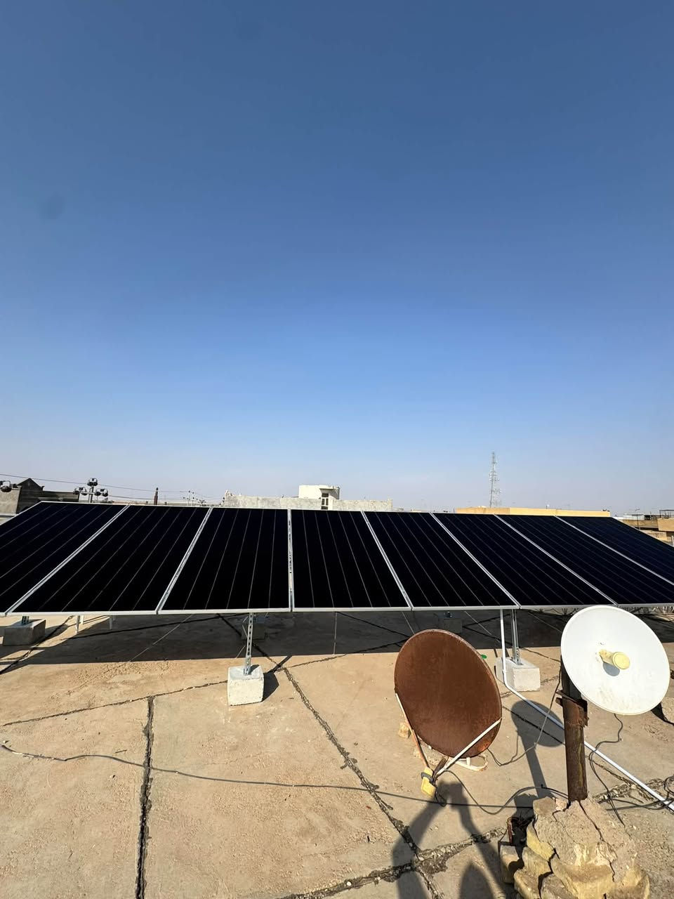 منظومة شمسية • إنفيرتر GoodWe ٨ كيلوواط • بطارية Dyness ١٦ كيلوواط-ساع...