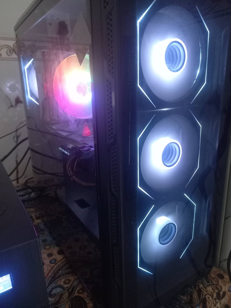 سيت اب كامل للبيع pc
مواصفات الكيس 
Rtx2070سوبر
R7 2700x
رام 16  rgb سرعة3200

 
التخزين hhd1t
SSD 250 ويندوز +SSDنص تيرا 

مرواح انفنتي للكيس 

سماعة لينوفو 

كرسي قيمنق +ميز خشب بس يرادلة جلاد الميز جبير مثل ما موضح بل صورة شاشتين وبي بعد مجال 

UPS حجم 2000 
ينطيك تقريب 23دقيقة بي قارئ فولتية جديد استخدام اقل ال٣ أشهر 

الشاشة الرئيسية LG165حجم 24 هرتز جديدة +شاشة ثانوية HP +ماوس وكيبورد 
 السعر مليون 250

مكاني بغداد الرقم *********** واتساب بس
