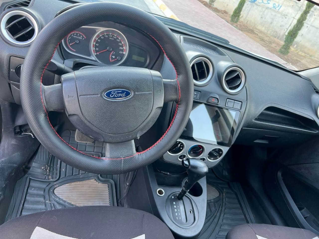 فؤرت فيكؤ
مؤديل ٢٠١٤
كاميرا شاشةية
٢ درگاي بؤياخ نية سقفي نيوةي بؤياخة 
بةشةرتي براوة 
***********
واتساب. *********** السليمانية, العراق
