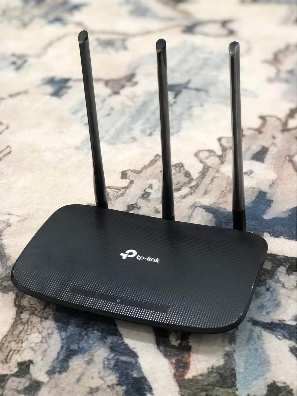 راوتر زين 4.5G+ نظيف – استخدام شهرين فقط

الوصف:

 راوتر Zain 4.5G+ للبيع
🔹 استخدام شخصي لمدة شهرين فقط
🔹 حالة الجهاز ممتازة ونظيف
🔹 يعمل بصورة طبيعية وبدون مشاكل
🔹 يدعم شبكة Zain 4G / 4.5G+
‏🔹 Wi-Fi
🔹 مناسب للاستخدام المنزلي
🔹 الجهاز مع الهوائي

 السعر: 65,000 دينار

‏📶 TP-Link

 راوتر TP-Link Wi-Fi – نظيف وشغال

الوصف:

 راوتر TP-Link للبيع
🔹 3 هوائيات خارجية
‏🔹 Wi-Fi 2.4GHz
🔹 يدعم سرعات تصل إلى 450Mbps حسب الموديل
🔹 4 منافذ LAN + منفذ WAN
🔹 الجهاز نظيف ويعمل بصورة طبيعية
🔹 مناسب للبيت أو كـ Access Point

 السعر: 20,000 دينار 

📍 الموقع: العمارة - الجمعيات - حجي حسن الاولى ( المسيجة)
للتواصل خاص او واتساب
*********** عمارة, ميسان

