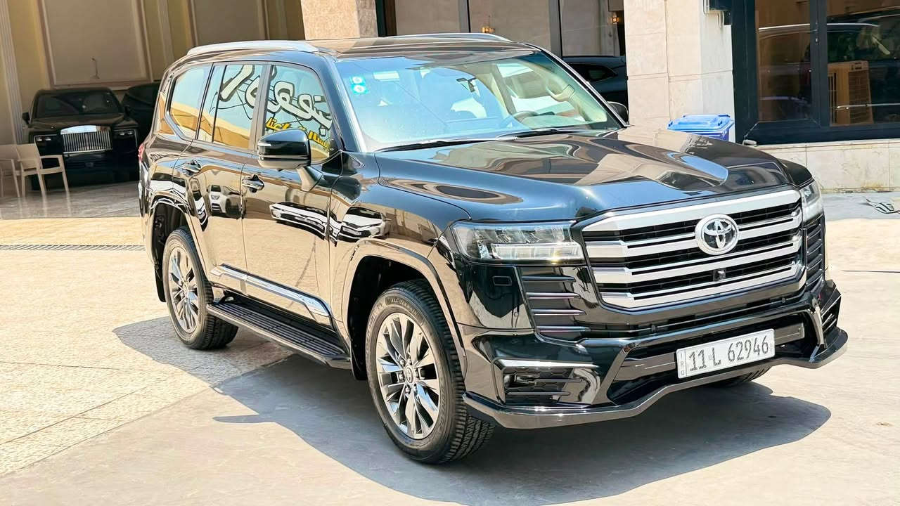 لعشاق الفخامه والتميز 💵❤️
لاندكروز 2024. ( بريم lmited) 
ماشيه 57 الف 
مغلفه ppf من الزيرو 
بيها بارد 4 اصابع بالباب الخلفي
رقم بغداد تحويل مباشر 
مكانها بغداد

***********
