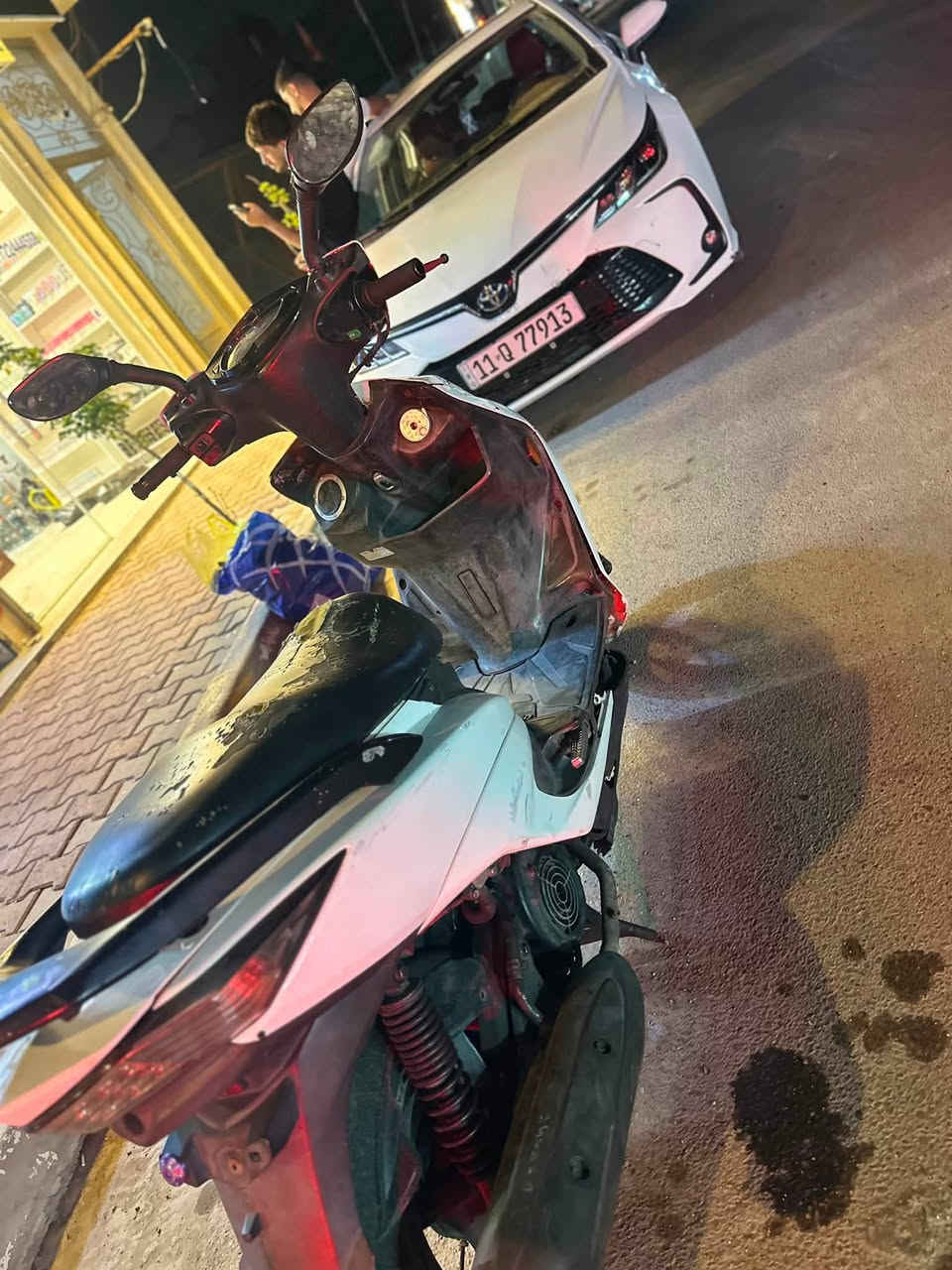 سكنس لد ياباني ستان حساس للبيع
الدراجه كامله مكمله كلشي ما نقصها 
مكينه 58 خرسة بيها كلج امامي رياضي اصلي وكلج خلفي رياضي دايرات جدد عدادها شغال بس الكلوب مالته مشيول نوزل فيتبم كله جديد مسوي ادامه كامله للدراجه كهربائيات كلها شغاله اشاير يمنه يسره بك لايت مازده زنون مكاني بغداد الاعضميه رايدها ب750 بيها مجال بسيط حك الجيه 
رقمي ***********
