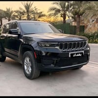 جيب لاريدو لمتد 2023 ام الرادار  داخله كلين بدون حادث  ايرباك فقط بدون...