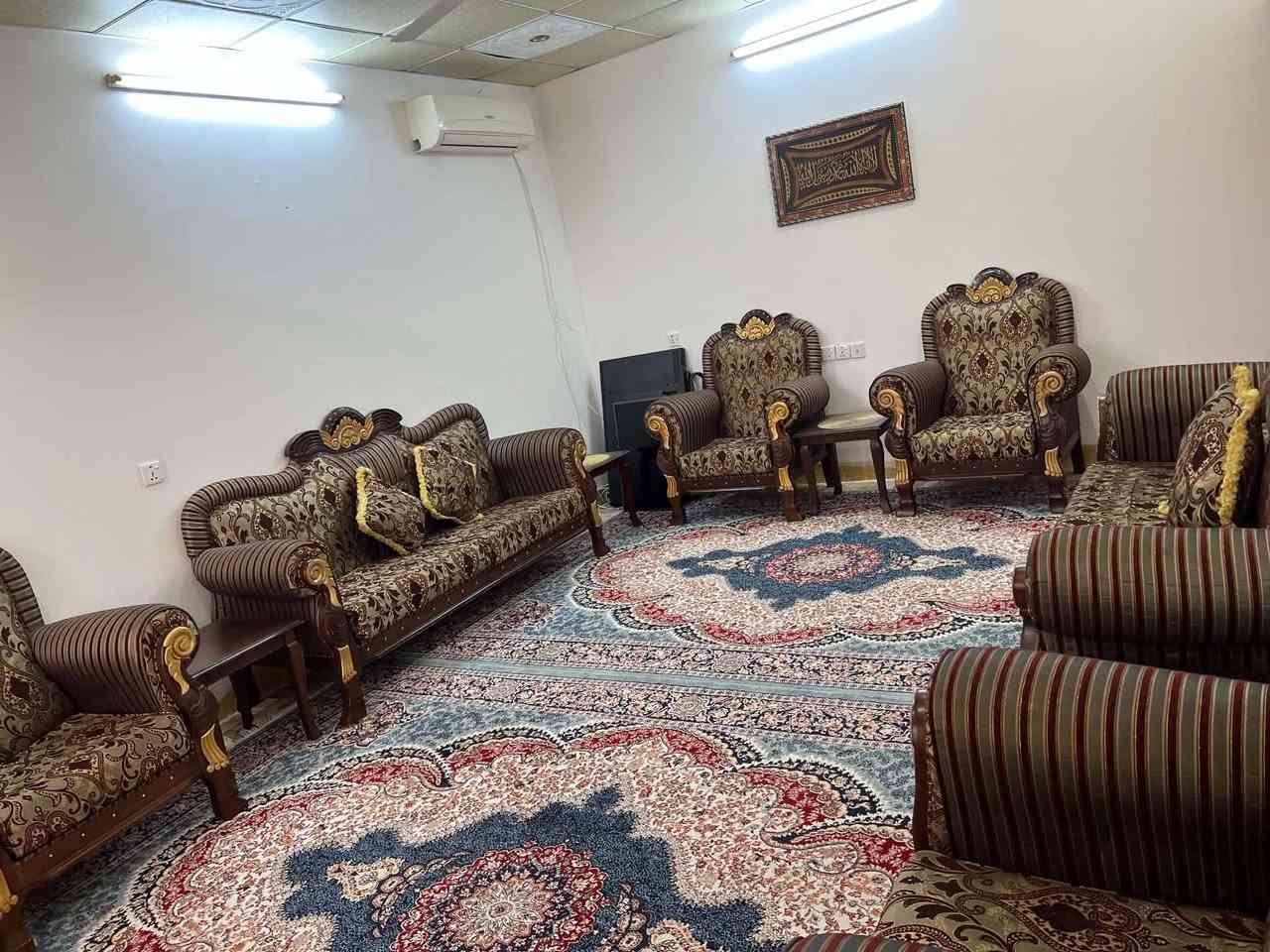 ئەم تاقم قەنەفەیە کلاسیکە بۆ فرۆشتنە شتێکی خاوێن و جوانە لە شەقلاوەیە 
بۆ نرخ پەیوەندی بکەن بەم ژمارەیەی خوارەوە

***********
***********
