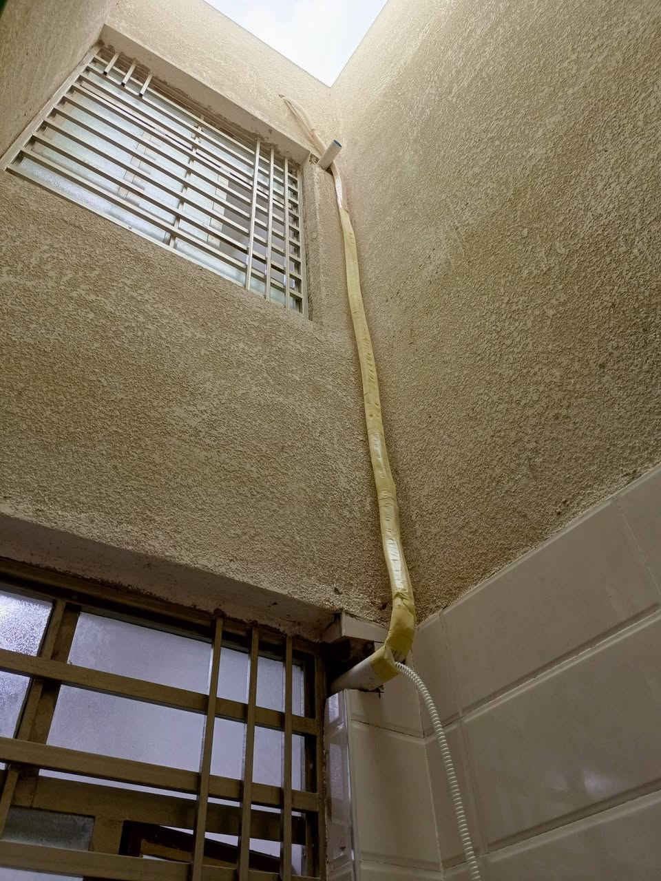 الورشة الهندسية للتبريد ....
@سبالت تنصيب  ..غسسسل ... فتح وشد ... 
  
خدمة موقعية   ... داخل حي جهاد والمناطق المجاورة    اسعار تنافسية مع ضمان عمل .

               ***********

نص مكتوب في الصور:
- نصب سبالت .
- تنظيف سبالت