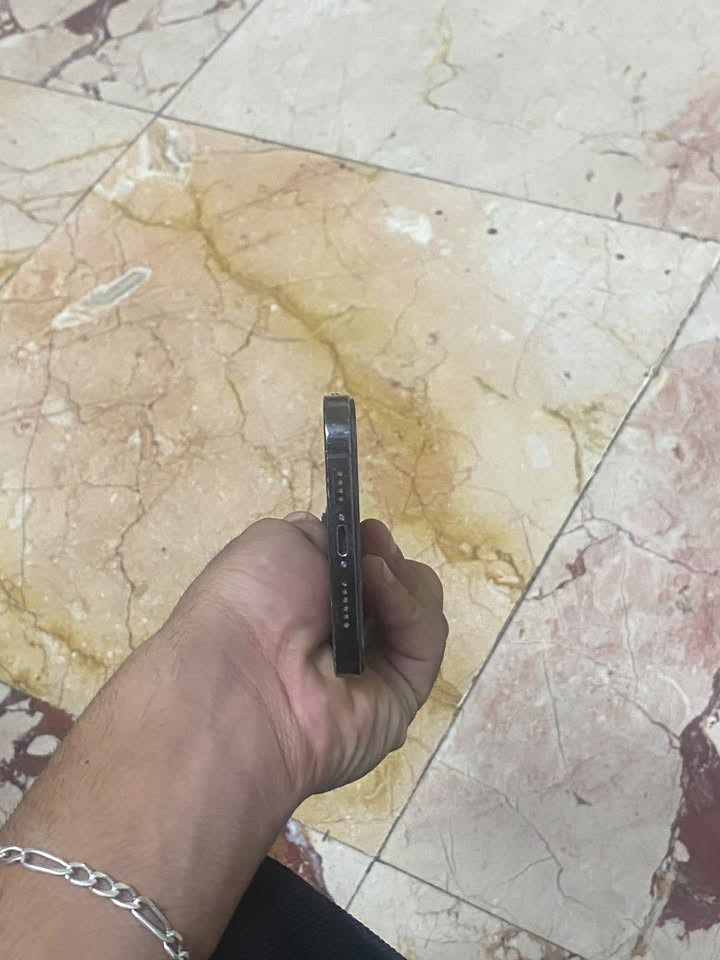 سلام عليكم ايفون ١٢ برو ماكس ذاكره ٢٥٦بطاريه٦٩مبدل شاشه فقط وضهر مكسور وفيس ايدي وكف بقي الجهاز شغال نت انتصل كامره كلشي ما بي اي خلل  سعر ٣٣٠ وبي مجال مكاني بغداد هـ***********
