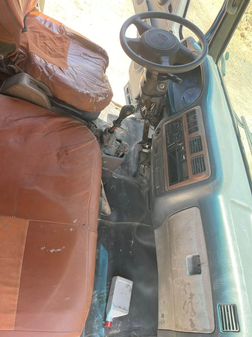 السلام عليكم كيا غرده موديل 2002 نضيفه
باور ومشط جديد تايرات جديد كهربائيات جاهزه 

مكاتبه عن سرقه فقط راعيه موجود بل حله بس اني شتريت مكاتبه وابيع مكاتبه لي يشتريه يشوف راعيه ويداوره 

مكان /ديوانيه طريق دغاره 

سعر 40وبيه مجال 

***********
